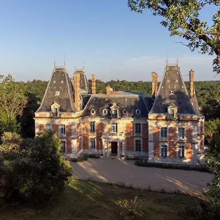 Enjoy Spring At Chateau De Monbrison, For Four Guests Alojamento de Turismo Selvagem *