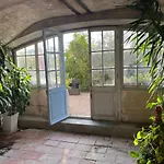 Enjoy Spring At Chateau De Monbrison, For Four Guests Hytte