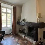Enjoy Spring At Chateau De Monbrison, For Four Guests Hytte