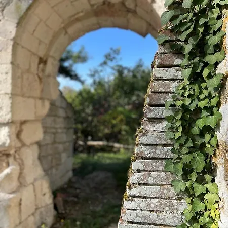 Enjoy Spring At Chateau De Monbrison, For Four Guests 롯지